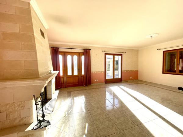 PAVILLON DE PLAIN PIED AVEC VUE DEGAGEE// SUPERBE TERRAIN arboré // PISCINE