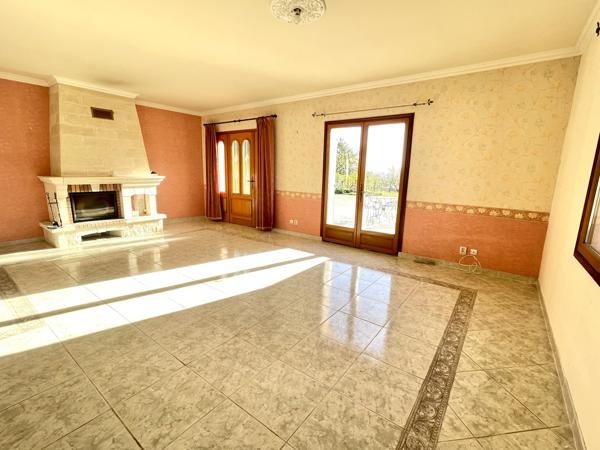 PAVILLON DE PLAIN PIED AVEC VUE DEGAGEE// SUPERBE TERRAIN arboré // PISCINE