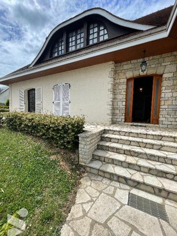 PITHIVIERS Belle maison avec beaux volumes dans quartier calme