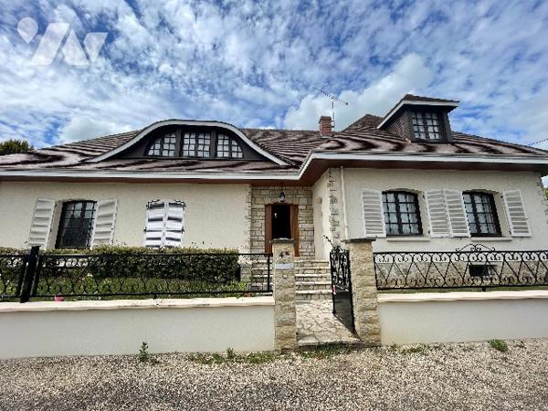 PITHIVIERS Belle maison avec beaux volumes dans quartier calme