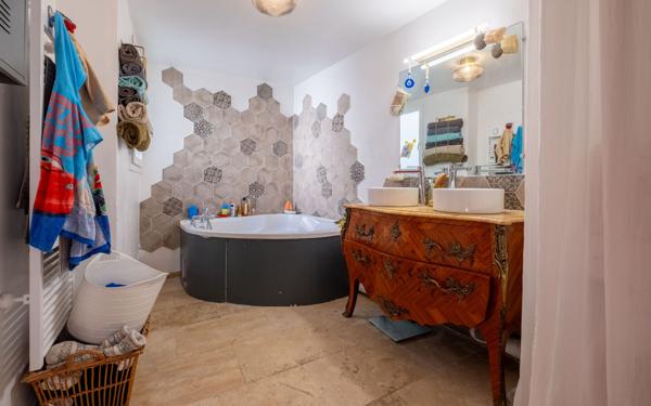 Maison à vendre    6 pièces • 136,97 m2 Forcalquier