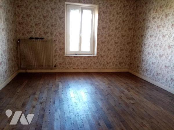 maison de village avec terrain de 1215 m² - état à conforter