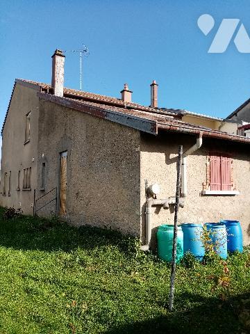 maison de village avec terrain de 1215 m² - état à conforter