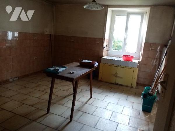 maison de village avec terrain de 1215 m² - état à conforter