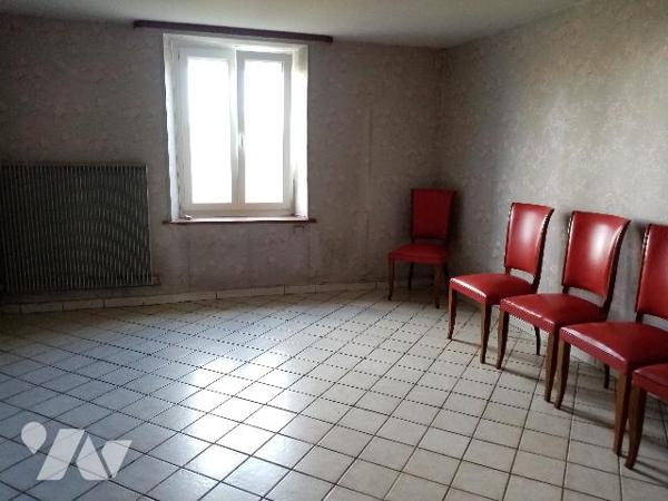 maison de village avec terrain de 1215 m² - état à conforter