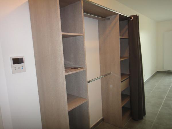 Loue Bourg-en-Bresse T1 récent avec parking privatif