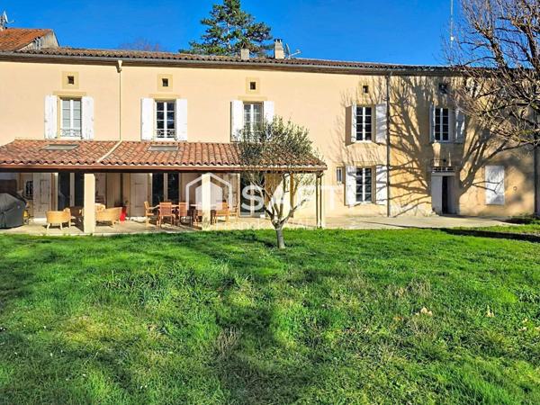 Beaucoup de cachet pour cette bâtisse du XIXéme rénovée