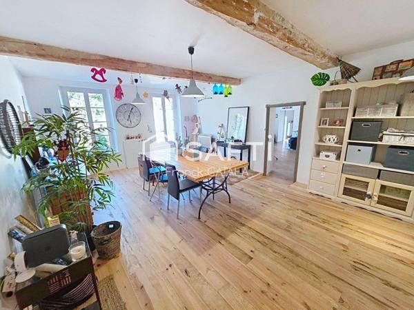 Beaucoup de cachet pour cette bâtisse du XIXéme rénovée