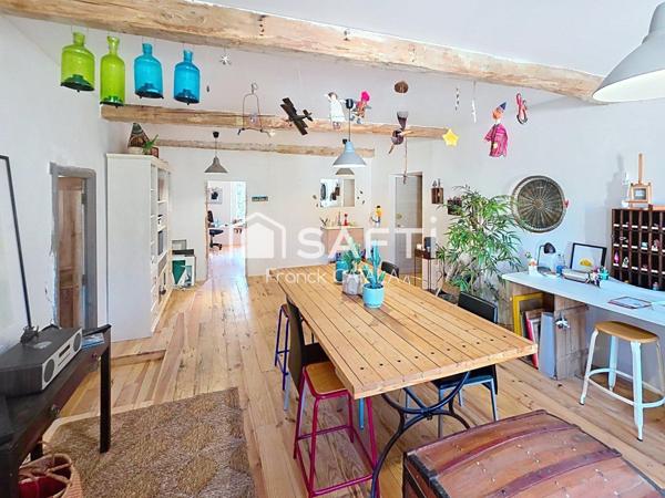 Beaucoup de cachet pour cette bâtisse du XIXéme rénovée