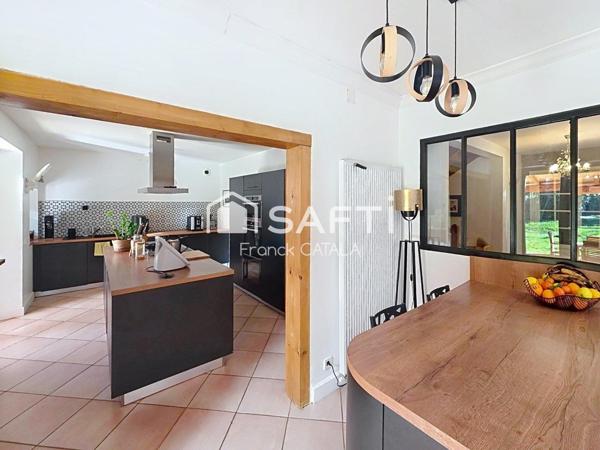 Beaucoup de cachet pour cette bâtisse du XIXéme rénovée