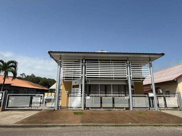 Exceptionnel immeuble de bureaux ZA de Cabalou à KOUROU