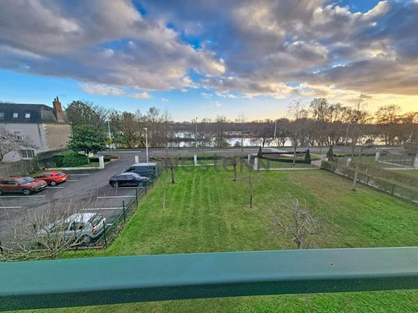 RARE à SAINT CYR-SUR-LOIRE, RESIDENTIEL, APPARTEMENT T4+TERRASSE+DOUBLE BOX+ CAVE