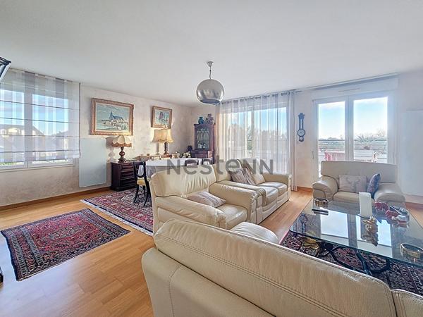 RARE à SAINT CYR-SUR-LOIRE, RESIDENTIEL, APPARTEMENT T4+TERRASSE+DOUBLE BOX+ CAVE