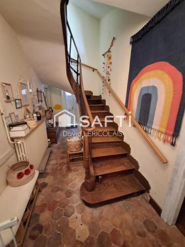 ANCIENNE PRESBYTERE AVEC DEPENDANCES AU CALME