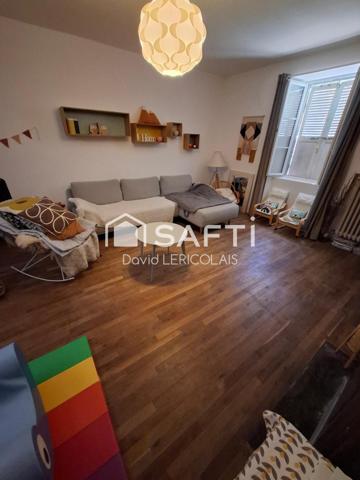 ANCIENNE PRESBYTERE AVEC DEPENDANCES AU CALME