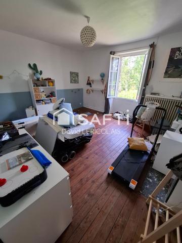 ANCIENNE PRESBYTERE AVEC DEPENDANCES AU CALME