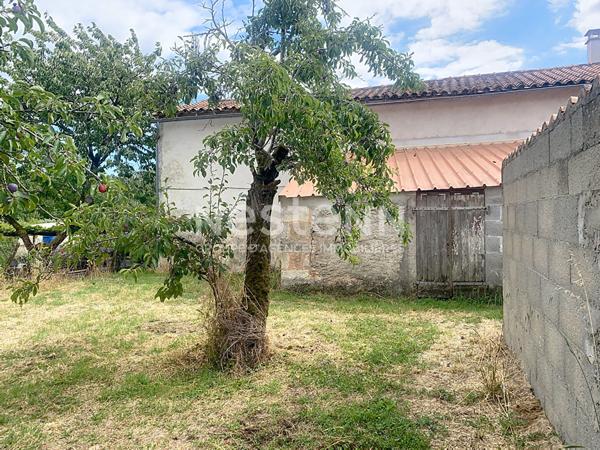 Maison a vendre a DOIX LES FONTAINES - 3 pieces avec jardin