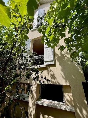 Vente                                                      Maison
                        
                     4 pièces                      70 m2                     à Joinville-le-Pont