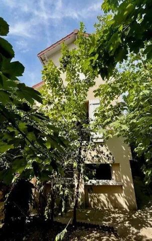 Vente                                                      Maison
                        
                     4 pièces                      70 m2                     à Joinville-le-Pont