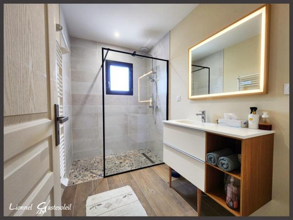 Maison à vendre de plain pied 3 pièces deux chambres sans travaux finition premium sur la commune du FLEIX (24)