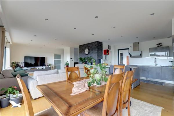 Maison à vendre |  Pechbonnieu |  7 pièces | 240 m²