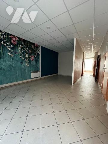 Opportunité en centre ville ! A VENDRE LOCAL PROFESSIONNEL / COMMERCIAL de 66.52m² (VITRINE 3.5...