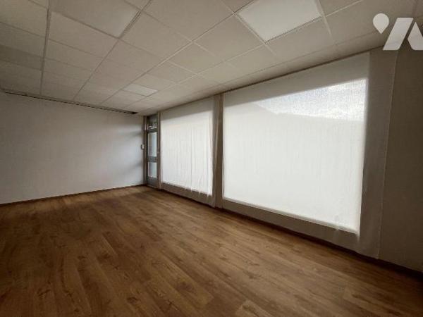Opportunité en centre ville ! A VENDRE LOCAL PROFESSIONNEL / COMMERCIAL de 66.52m² (VITRINE 3.5...