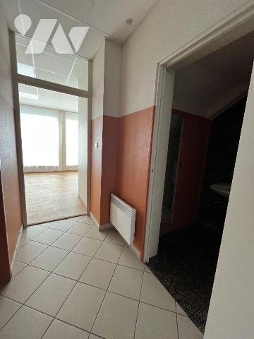 Opportunité en centre ville ! A VENDRE LOCAL PROFESSIONNEL / COMMERCIAL de 66.52m² (VITRINE 3.5...
