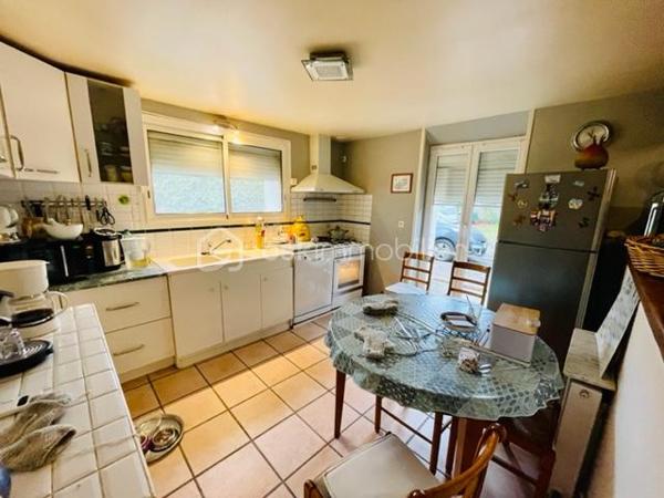 Immeuble mixte de 2 120 m²