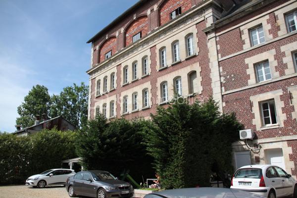 Immeuble mixte de 2 120 m²