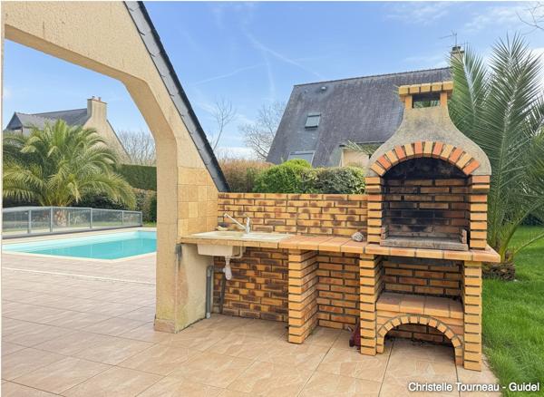 Maison familiale lumineuse avec piscine – proche bourg et plages