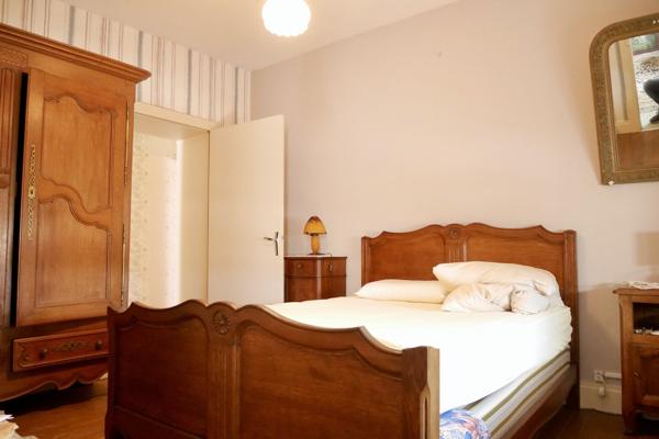 VASTE MAISON DE VILLAGE AVEC DEPENDANCE 99 900 €