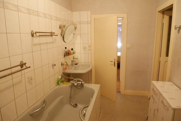 VASTE MAISON DE VILLAGE AVEC DEPENDANCE 99 900 €