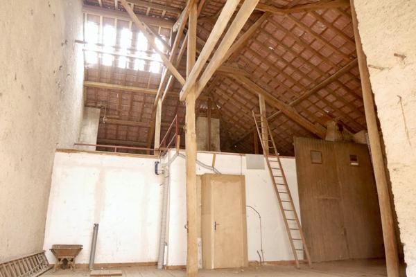 VASTE MAISON DE VILLAGE AVEC DEPENDANCE 99 900 €