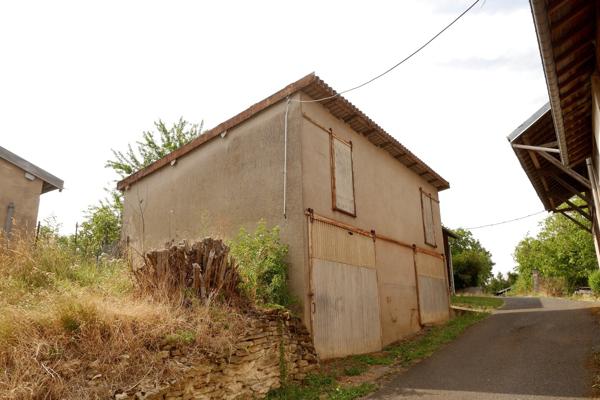VASTE MAISON DE VILLAGE AVEC DEPENDANCE 99 900 €