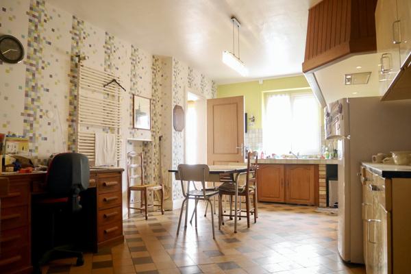 VASTE MAISON DE VILLAGE AVEC DEPENDANCE 99 900 €