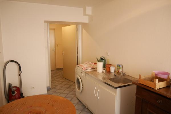VASTE MAISON DE VILLAGE AVEC DEPENDANCE 99 900 €