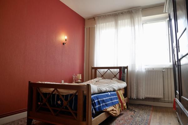 VASTE MAISON DE VILLAGE AVEC DEPENDANCE 99 900 €