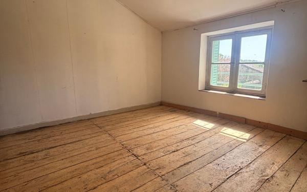 Maison à vendre    3 pièces • 91,50 m2 Lathus-Saint-Rémy