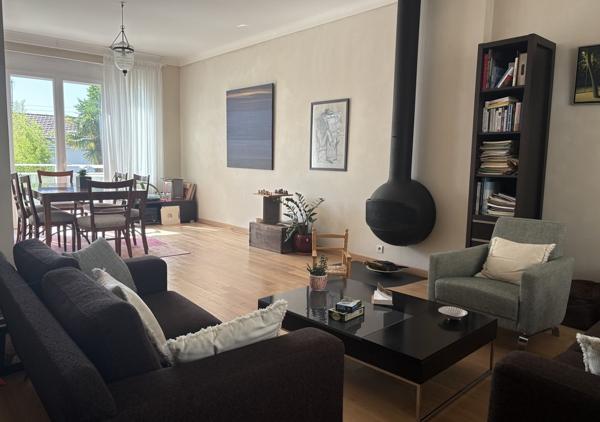 Maison familiale de 245 m² avec jardin bien orienté, garage double et stationnements