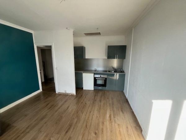 Rezé, RARE ensemble immobilier commerce + habitations 349 500 € FAI