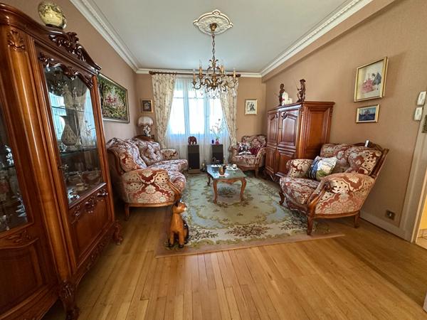 Maison quartier Zola à Nantes d'environ 176m² , avec grand jardin arboré. Fort potentiel d'évolution!