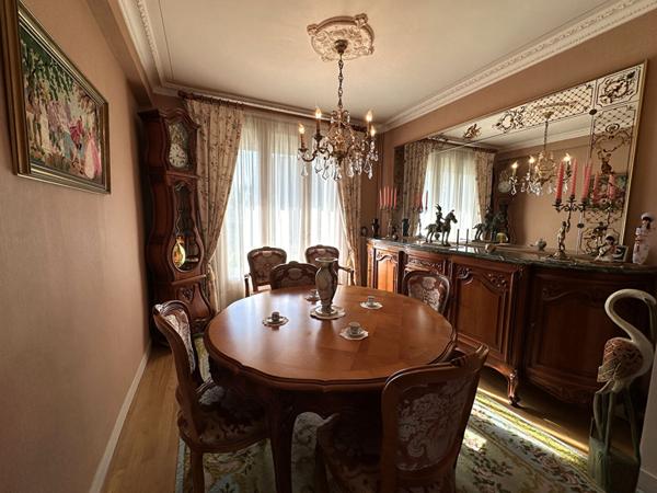 Maison quartier Zola à Nantes d'environ 176m² , avec grand jardin arboré. Fort potentiel d'évolution!