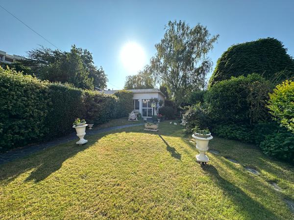 Maison quartier Zola à Nantes d'environ 176m² , avec grand jardin arboré. Fort potentiel d'évolution!