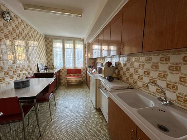 Maison quartier Zola à Nantes d'environ 176m² , avec grand jardin arboré. Fort potentiel d'évolution!