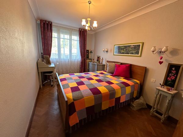 Maison quartier Zola à Nantes d'environ 176m² , avec grand jardin arboré. Fort potentiel d'évolution!