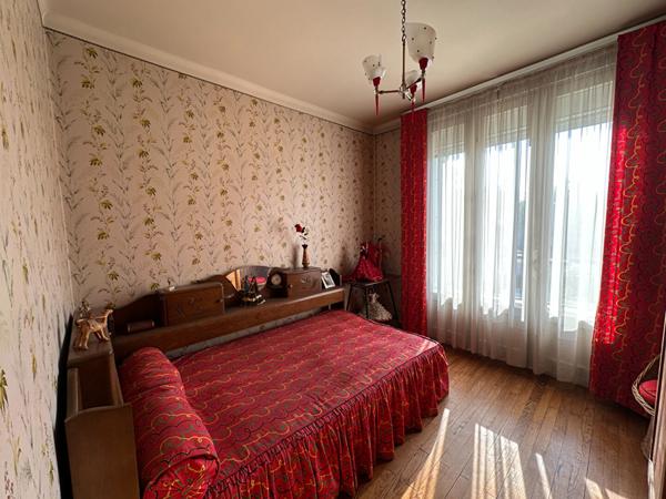 Maison quartier Zola à Nantes d'environ 176m² , avec grand jardin arboré. Fort potentiel d'évolution!