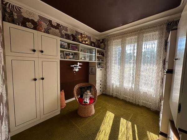 Maison quartier Zola à Nantes d'environ 176m² , avec grand jardin arboré. Fort potentiel d'évolution!