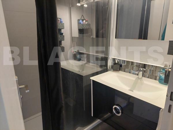 𝐀𝐩𝐩𝐚𝐫𝐭𝐞𝐦𝐞𝐧𝐭 𝟑 𝐩𝐢𝐞̀𝐜𝐞𝐬 𝐝𝐞 𝟕𝟐𝐦² 𝐚𝐯𝐞𝐜 𝐜𝐚𝐯𝐞 – 𝐒𝐞𝐜𝐭𝐞𝐮𝐫 𝐜𝐚𝐥𝐦𝐞 𝐩𝐫𝐨𝐜𝐡𝐞 𝐜𝐞𝐧𝐭𝐫𝐞-𝐯𝐢𝐥𝐥𝐞