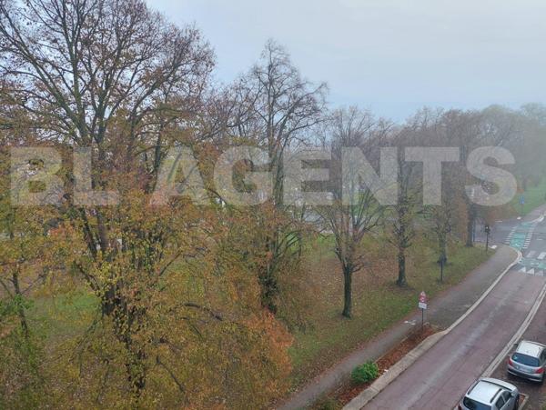 𝐀𝐩𝐩𝐚𝐫𝐭𝐞𝐦𝐞𝐧𝐭 𝟑 𝐩𝐢𝐞̀𝐜𝐞𝐬 𝐝𝐞 𝟕𝟐𝐦² 𝐚𝐯𝐞𝐜 𝐜𝐚𝐯𝐞 – 𝐒𝐞𝐜𝐭𝐞𝐮𝐫 𝐜𝐚𝐥𝐦𝐞 𝐩𝐫𝐨𝐜𝐡𝐞 𝐜𝐞𝐧𝐭𝐫𝐞-𝐯𝐢𝐥𝐥𝐞